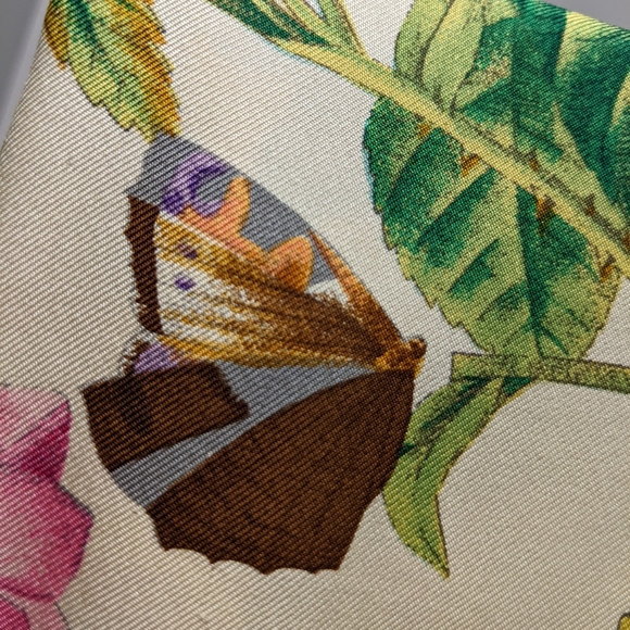 Gucci Silk Scarf Yellow Background ,Roses, Butterflies and Peach design. - Picture 2 of 8